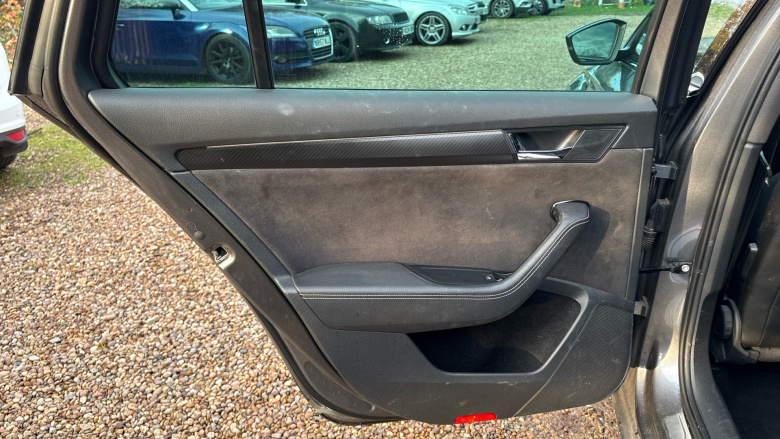 Skoda Superb 2.0 TDI CR 200 Sport Line Plus 5dr DSG Diesel Estate